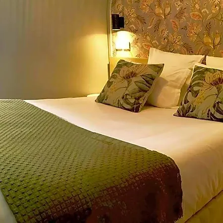 Hotel Hippodrome Paris